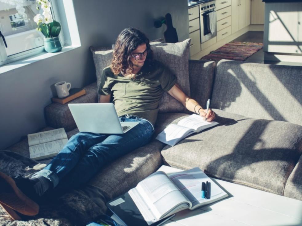 Professional investment analysis seminar environment